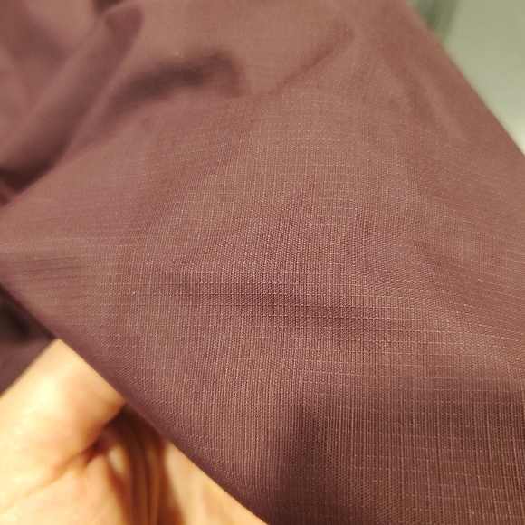 Roark pull over rain jacket/ windbreaker. Size small - Picture 14 of 14